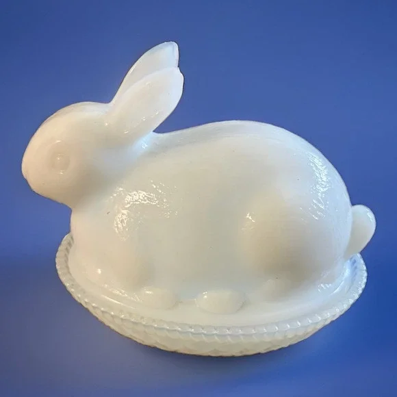 Vtg White Milk Glass Rabbit On Nest Candy Dish Easter Trinket 7