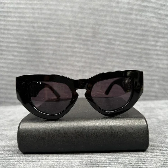 Grey Ant Above Average Black Cat Eye Sunglasses Carl Zeiss Optics Italy