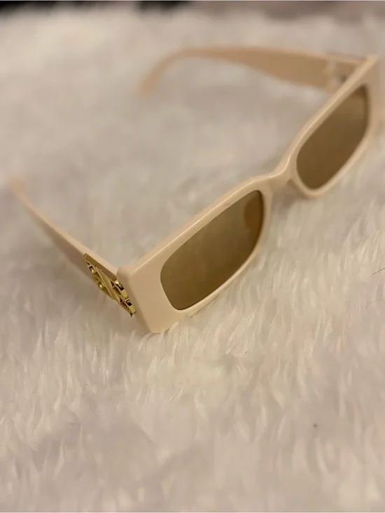 Fashion Jewelry Beige Rectangular Sunglasses with Gold Detail