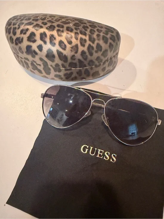 Guess Aviator Sunglasses in Silver Frame with Dark Gray Lenses