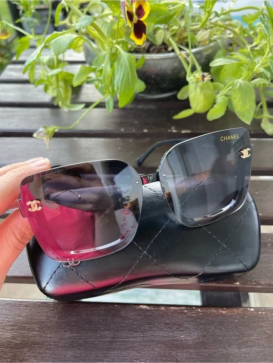 CHANEL Rimless Sunglasses black