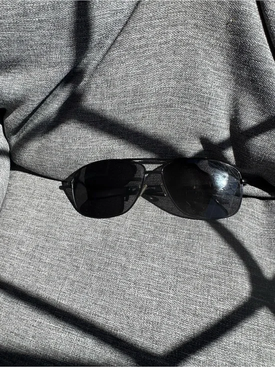 Classic Black Aviator Sunglasses - Sleek Everyday Shades