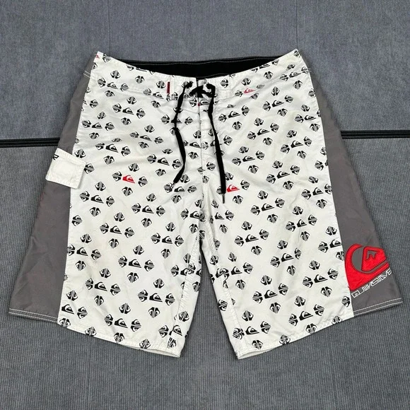 VTG Quiksilver Mens Board Shorts White Black Red Logo Print Size 36 Cargo Pocket