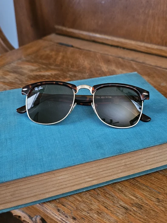 Ray-Ban Clubmaster Sunglasses - Tortoise & Gold with Green Lenses