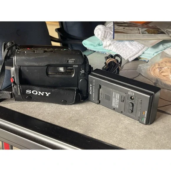 Sony Video Camera Model CCD-TR5 (for Parts )