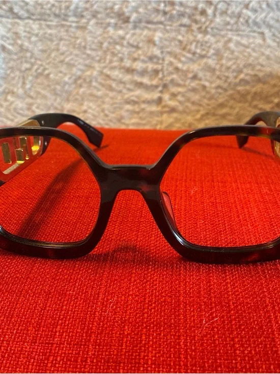 FENDI O'LOCK 40048 Tortoise Oversized Fashion FF Lock Logo Sunglasses FE40048U