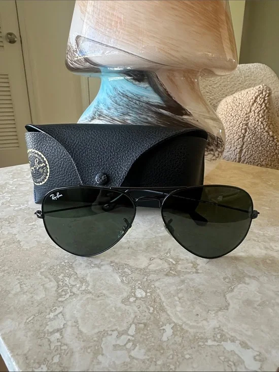 Ray-Ban Aviator Classic Sunglasses Black Frame Green G-15 Lens Unisex