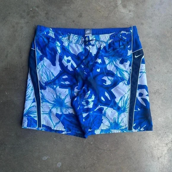 Vintage 2000s Nike blue floral swim trunks size L