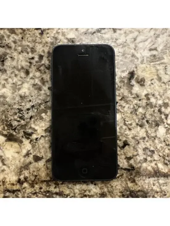 iPhone 5  (Screen Locked )