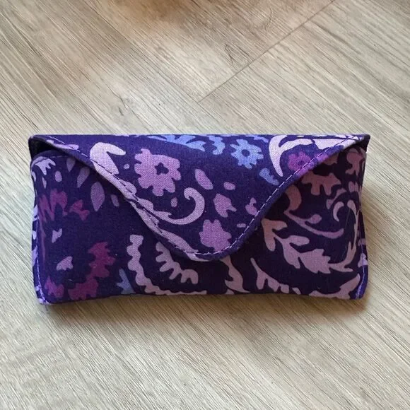 Vera Bradley Eyeglasses Sunglasses Case Semi-Hard Magnet Close Paisley Amethyst