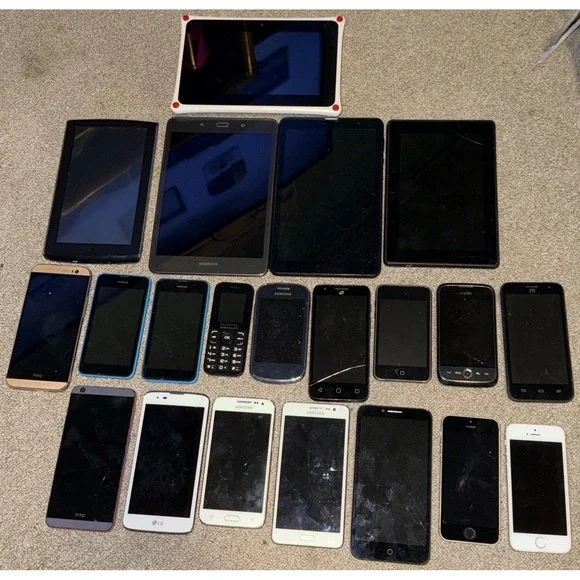 Lot Of 21 Cell Phones/Pads For Parts Only (Apple, Samsung, Motorola,LG) READ
