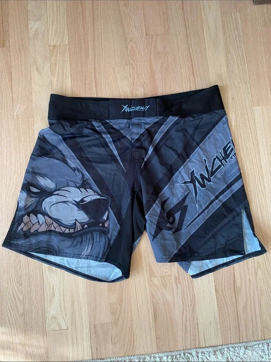 WOLVERLY Men’s Gray & Black shorts