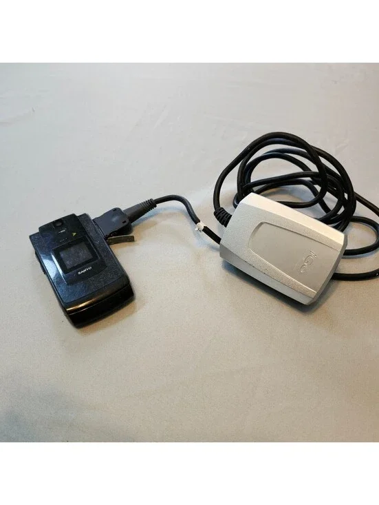 Vintage Sanyo Katana II flip phone Sprint with iGo charger -  for parts