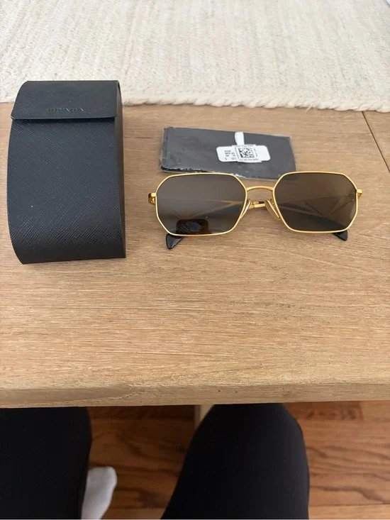 Prada Gold Frame Sunglasses with Prada Logo - worn only 2x!