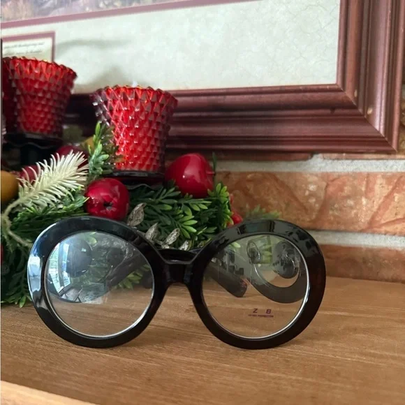 Stylish Black Oversized Baroque Swirl Hollywood UV 400 Sunglasses
