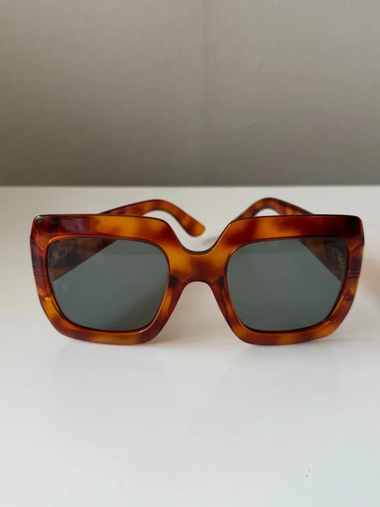 Gucci‎ Tortoiseshell Square Sunglasses with Gold GG Accent