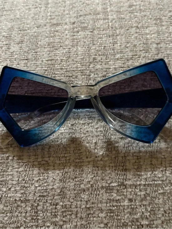 Blue Gradient Cat-Eye Sunglasses for Women - Fashionable Statement Accessory