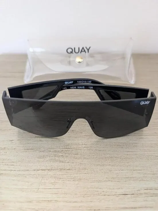 NEW Quay Australia New Wave Shield Sunglasses Black With Case