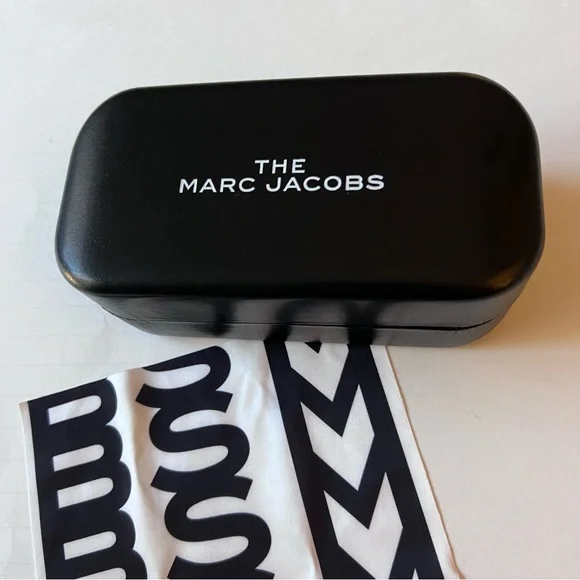 MARC JACOBS LARGE SUNGLASSES CASE WITH CLEANING CLOTH BLACK NEW