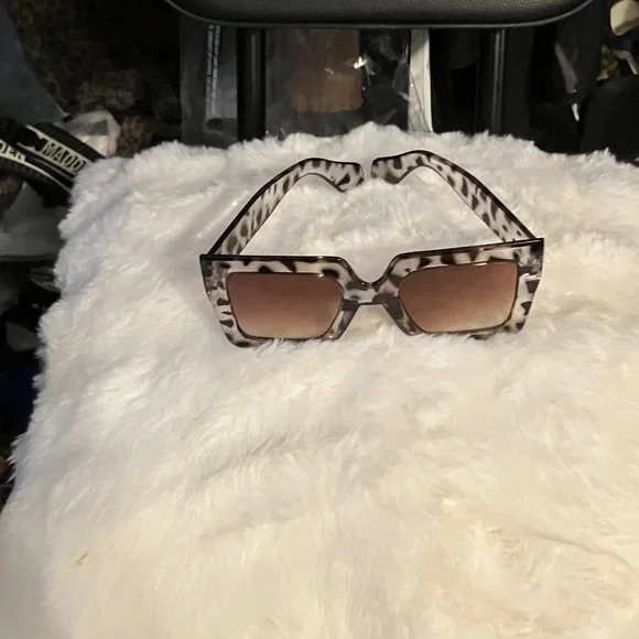 Trendy Animal Print Sunglasses