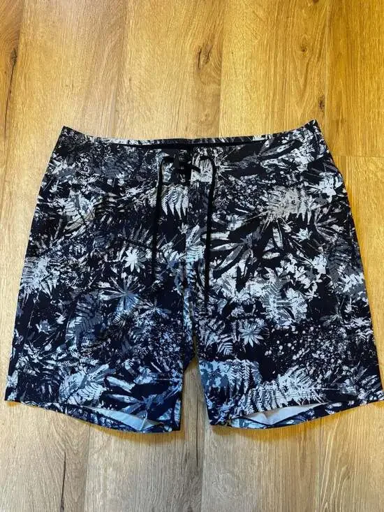 Lululemon Men's Board Shorts Size 36 Black Floral Print