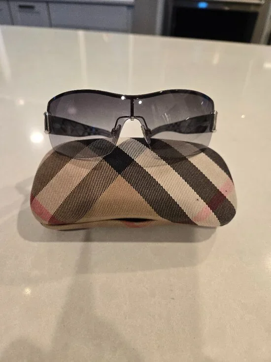 Burberry BE3043