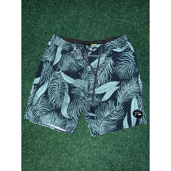 Quiksilver Beach Short size 30w