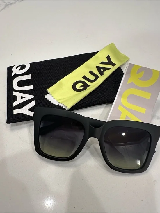 Quay Australia Matte Black Square Sunglasses with Gradient Lenses