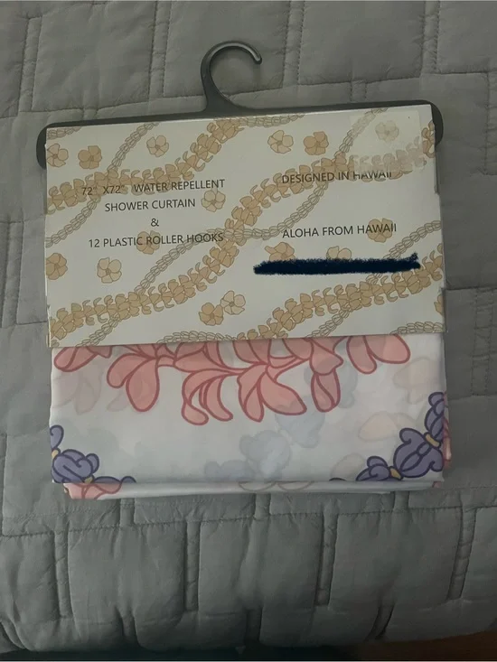 NWT Hawaii exclusive Le'alea shower curtain set.