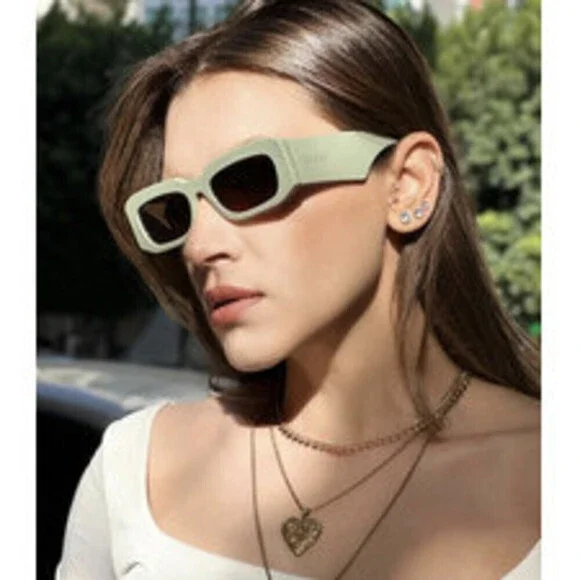 NWT Gucci GG1426S-004 Green Rectangle 54mm Sunglasses