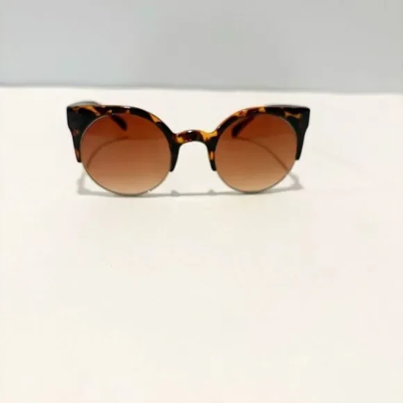QUAY Australia HARLEM Round Cat Eye Sunglasses Brown tortoise