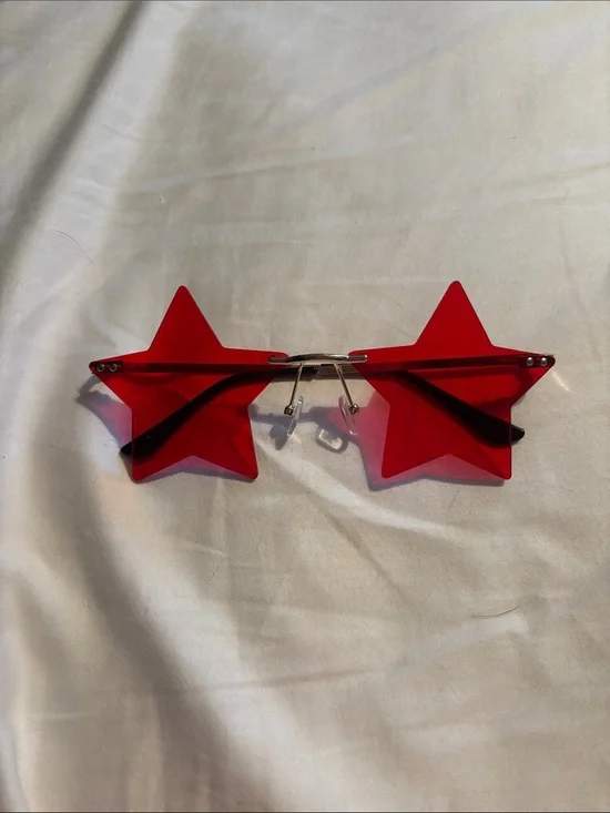 women’s red star sunglasses