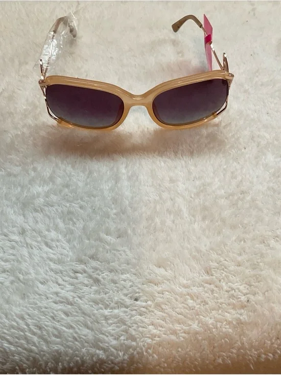 Women's Beige Frame Sunglasses with Gradient Lenses