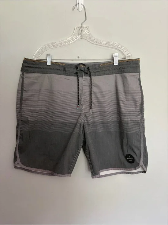 Quiksilver Board Shorts Mens 38 Gray Ombré Swim Trunks Quick Dry Pockets