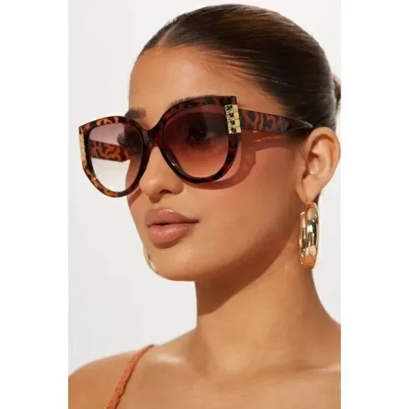 So Purrsuasive Cat Eye Frame Fashion Sunglasses‎ Tortoise