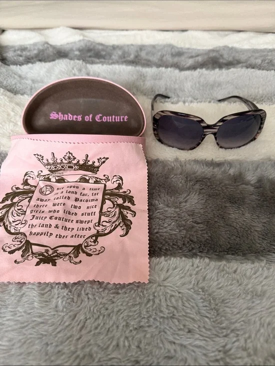 Vintage Revolution Juicy Couture Gray Patterned Sunglasses with pink case/cloth