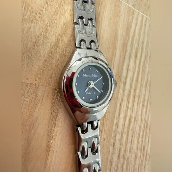Dainty Marco max ladies blue dial silver tone dress watch NEW BATTERY