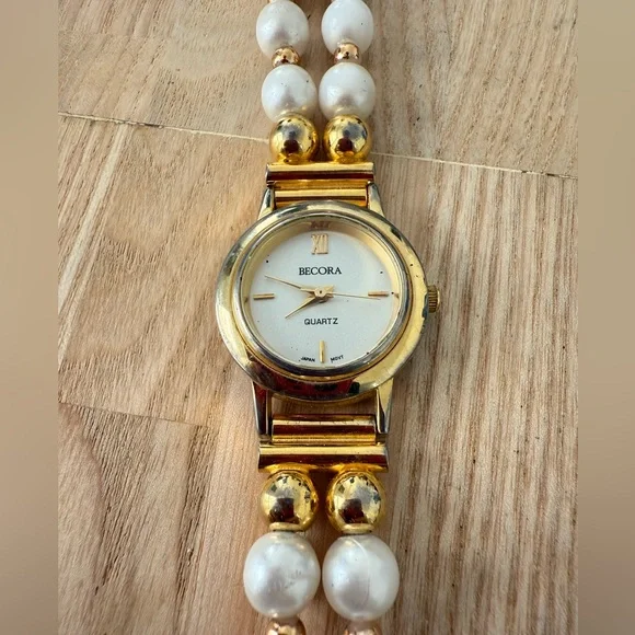 Vintage becora ladies gold tone fashion pearl bracelet watch NEW BATTERY