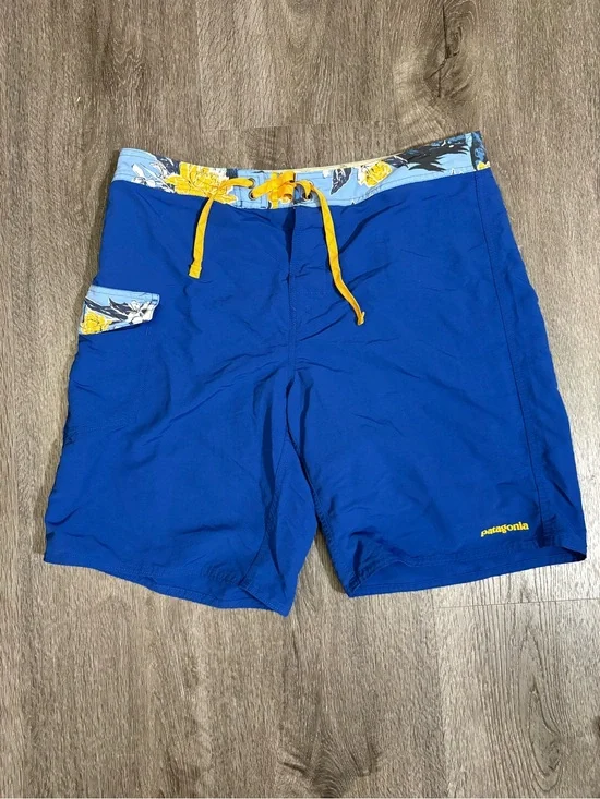 Patagonia Men’s Size 34 Wavefarer Boardshorts Blue Patch Pocket Swim Beach Pool
