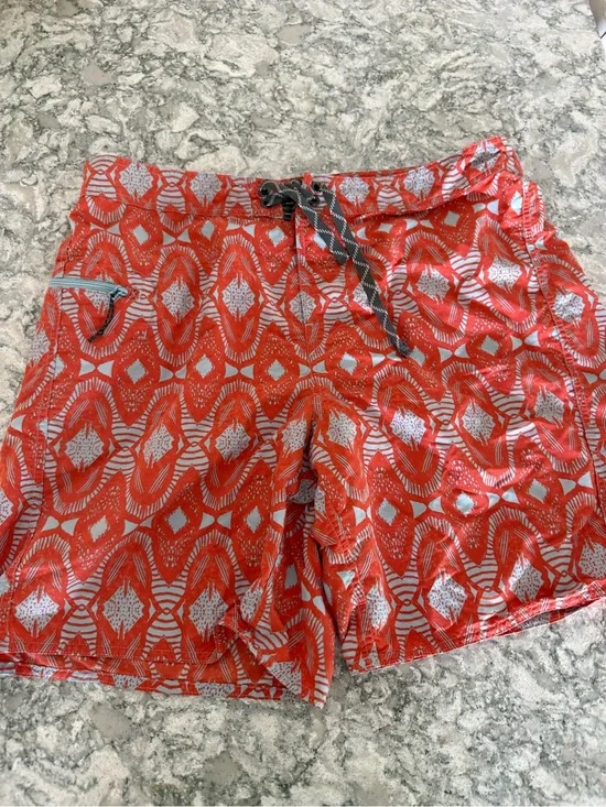 Patagonia Men’s Board Shorts Size 36 Wavefarer Orange Batik Design