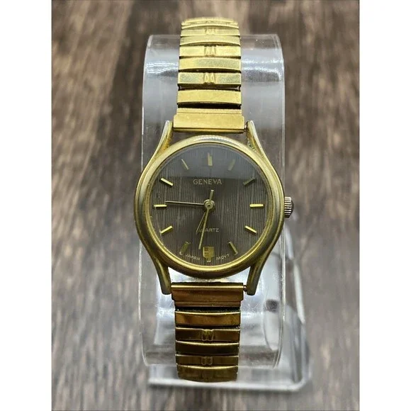 Geneva Vintage Women’s Watch Gold Tone With Beautiful Brown Lined Dial Working
