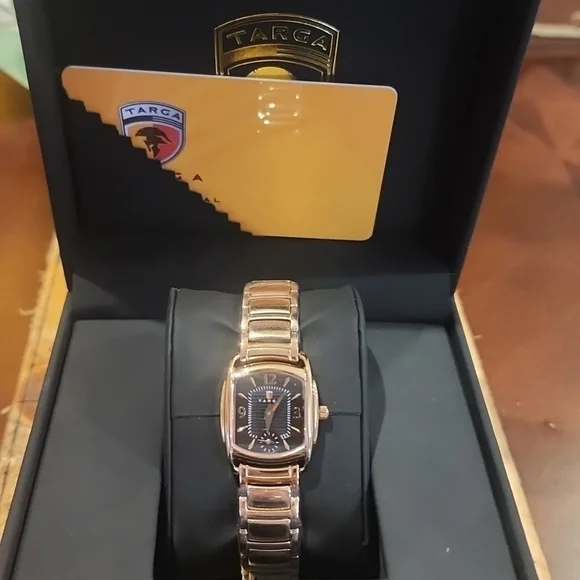NWT LADIES LUXURY ROSE GOLD TARGA WATCH