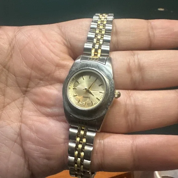 Works Vintage Two Tone Ladies Quartz 25mm Watch Stainless New Battery Fit 7in