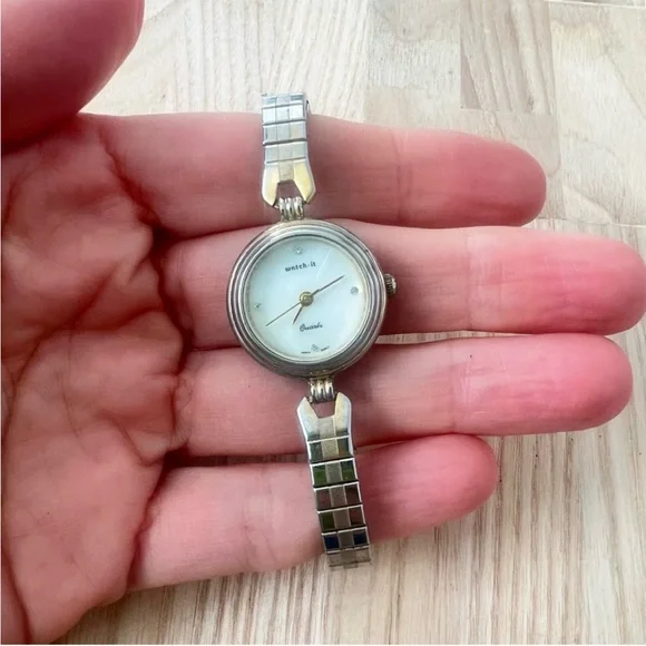 Watch-it ladies mother of pearl dial bracelet watch NEW BATTERY