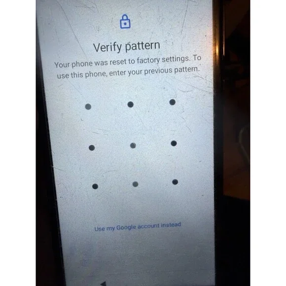 Cracked USED TRUCONNECT CLOUD MOBILE STRATUS C7 DUAL-SIM (parts Phone)