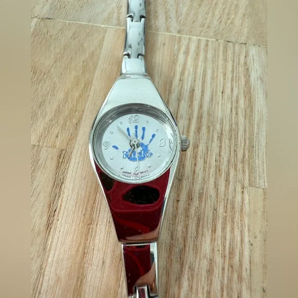 Mudd ladies dainty silver tone watch NEW BATTERY