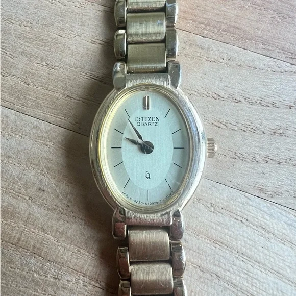 Citizen quartz ladies oval gold tone dress watch NEW BATTERY
