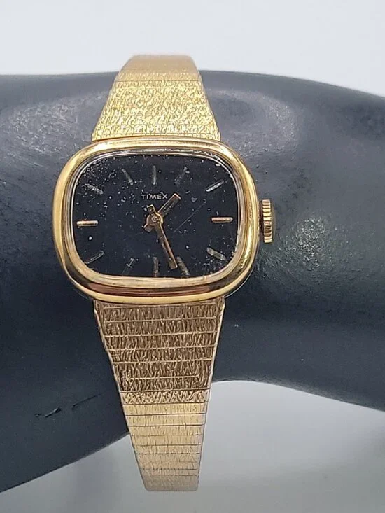 Vtg Timex Mechanical Ladies Watch Black Dial Gold Tone Textured Mesh Band 7.5