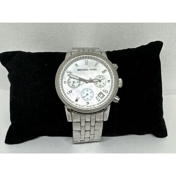 Michael Kors MK5020 Women's Silver Stainless Steel Analog Dial Wrist Watch NUL54