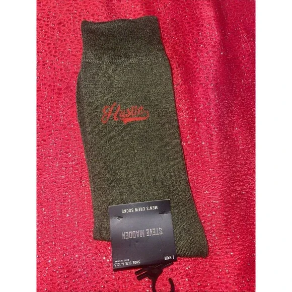 Steve Madden Men's Crew Socks Green Red Embroidery Size 6-12.5 Cotton Blend